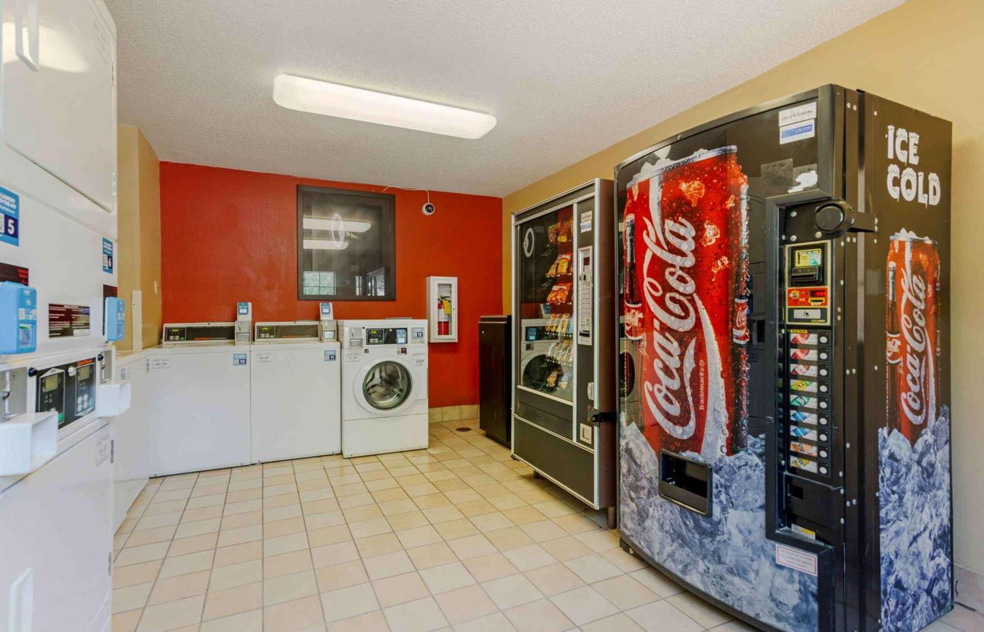 Extended Stay America Select Suites - Atlanta - Cumberland Mall Смирна Екстер'єр фото